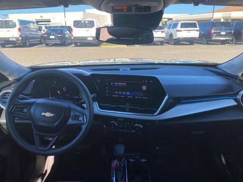 Used 2025 Chevrolet Trax LT image 38