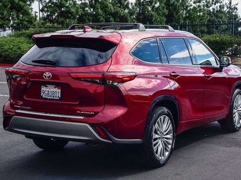 Used 2023 Toyota Highlander Platinum image 7