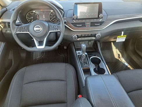 Used 2024 Nissan Altima 2.5 SV image 18
