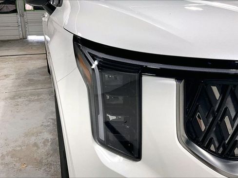 Used 2026 Kia Carnival FWD image 37