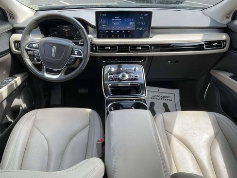 Used 2023 Lincoln Nautilus AWD w/ Premium Package image 11