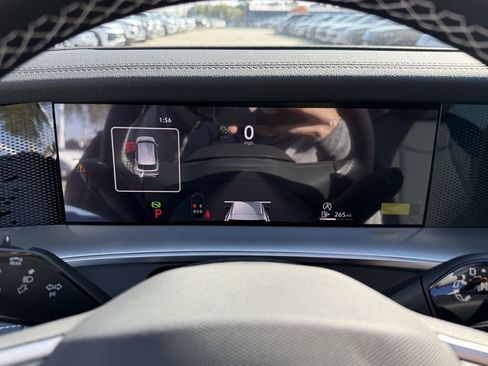 New 2026 Volkswagen Tiguan SE FWD image 17