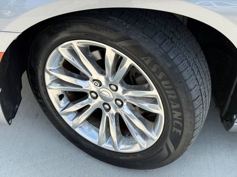 Used 2017 Chrysler 300 Limited w/ 300 Premium Group RWD image 14
