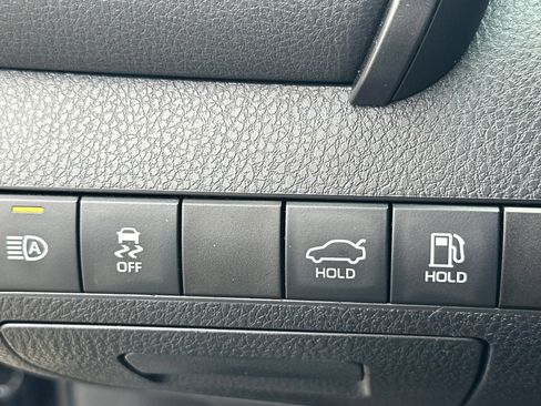 Used 2019 Toyota Camry LE FWD image 28