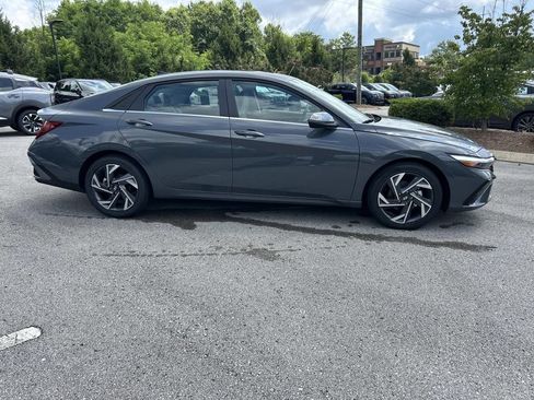 New 2026 Hyundai Elantra Limited FWD image 8