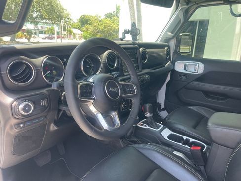 Used 2023 Jeep Wrangler Unlimited Sahara AWD/4WD image 8