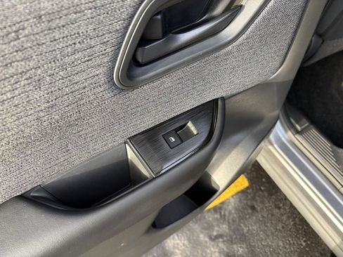 Used 2023 Nissan Rogue S image 33