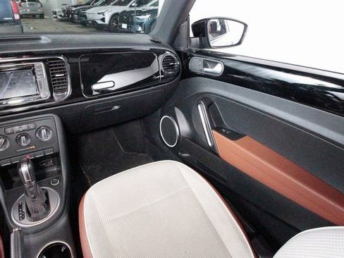 Used 2016 Volkswagen Beetle 1.8T Classic image 8