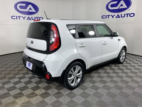 Used 2016 Kia Soul + image 3