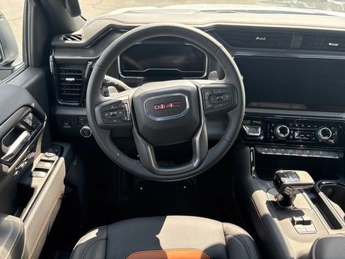 Used 2025 GMC Sierra 1500 AT4 w/ Technology Package AWD/4WD image 16