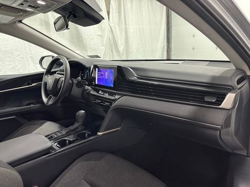 Used 2025 Toyota Camry LE image 62
