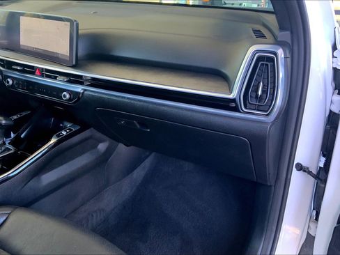 Used 2024 Kia Sorento SX Prestige image 18