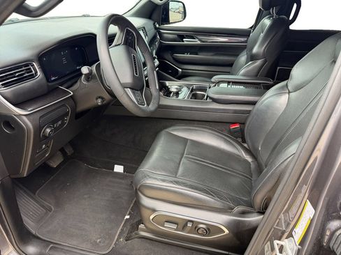 Used 2023 Jeep Wagoneer 4WD w/ Premium Group I image 10