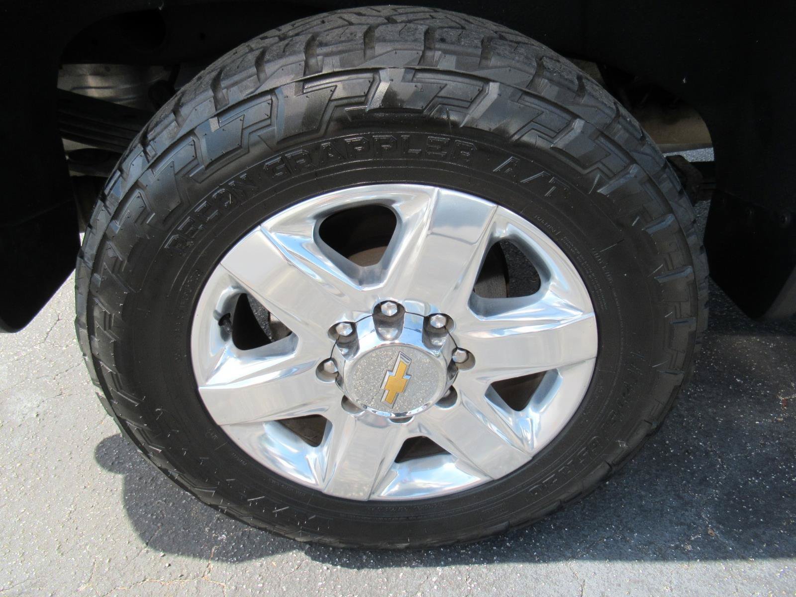 Used 2023 Chevrolet Silverado 2500 LTZ w/ LTZ Convenience Package AWD/4WD image 11