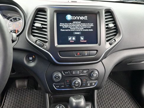 Used 2022 Jeep Cherokee Trailhawk w/ Trailer Tow Group AWD/4WD image 20