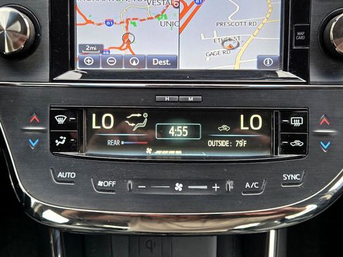 Used 2018 Toyota Avalon Limited image 24