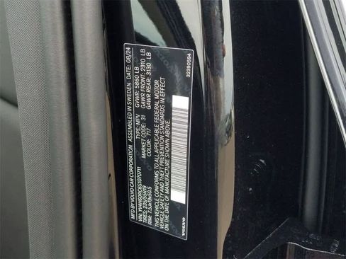 Used 2025 Volvo XC60 T8 Plus w/ Protection Package Premier image 25