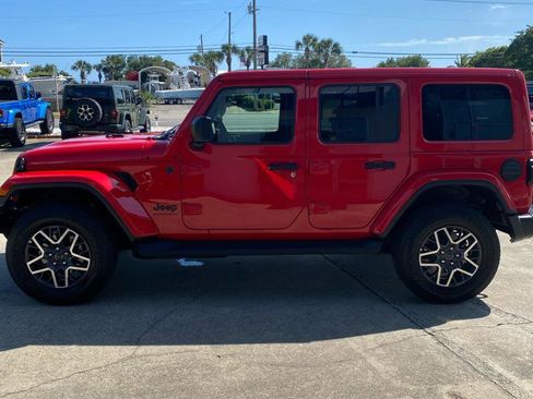 Used 2026 Jeep Wrangler Unlimited Sahara AWD/4WD image 4