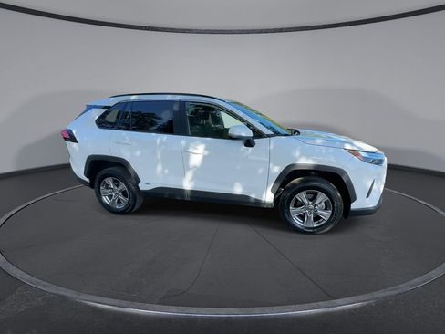 Used 2025 Toyota RAV4 XLE image 3