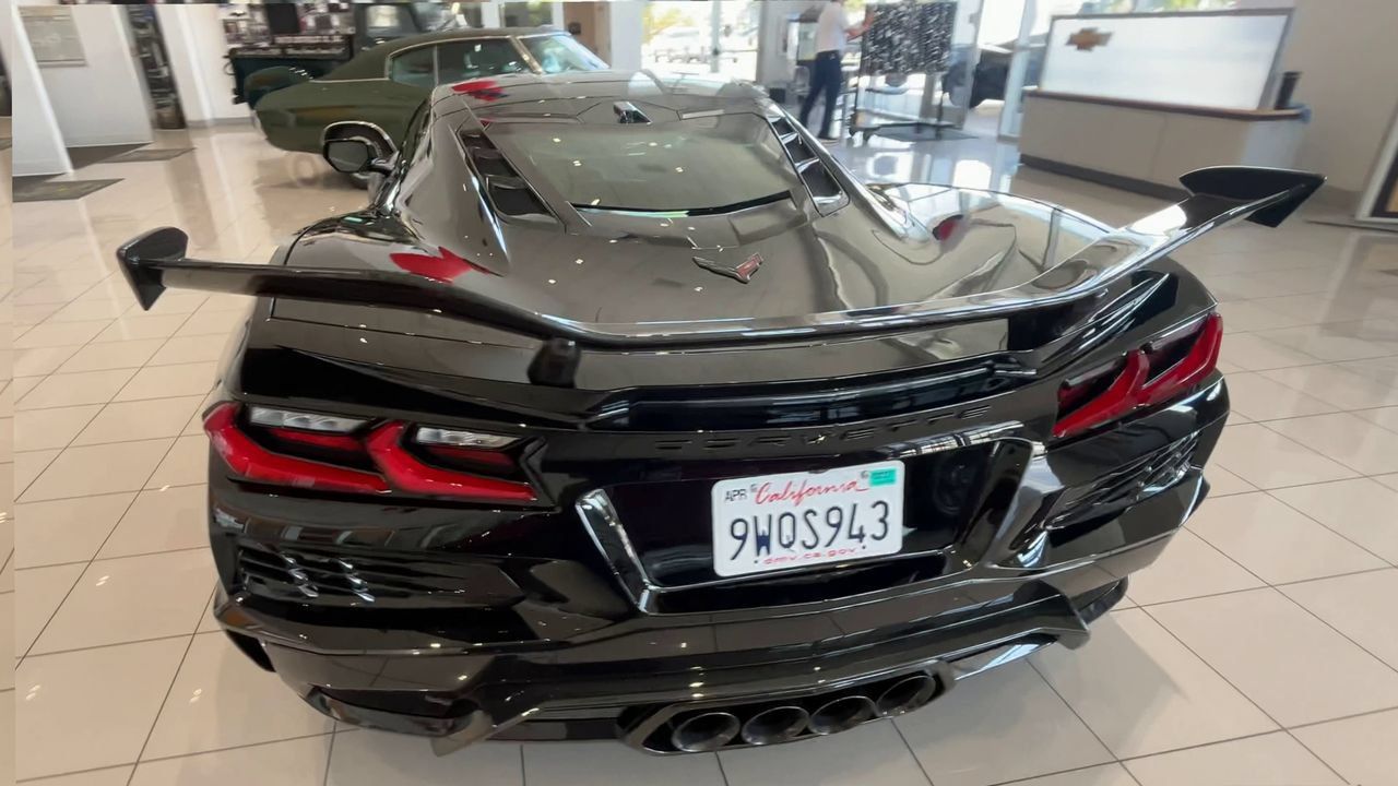 Used 2024 Chevrolet Corvette Z06 w/ Z07 Performance Package RWD image 6