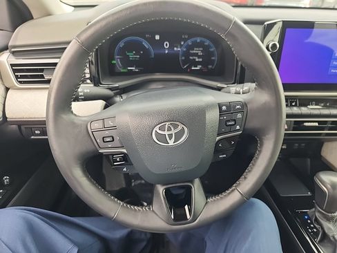 Used 2025 Toyota Camry XLE FWD image 17