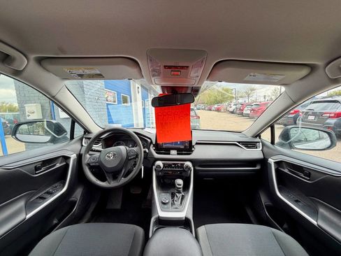 Used 2020 Toyota RAV4 LE AWD/4WD image 31