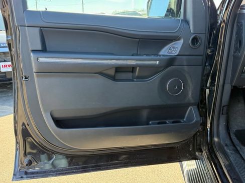 Used 2022 Ford Expedition XLT image 27