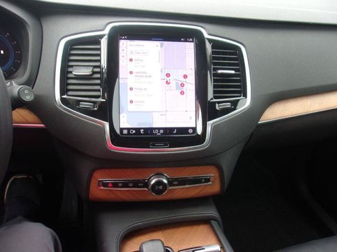 Used 2024 Volvo XC90 B5 Plus AWD/4WD image 19