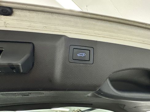 Used 2016 Hyundai Santa Fe Limited w/ Option Group 04 FWD image 22