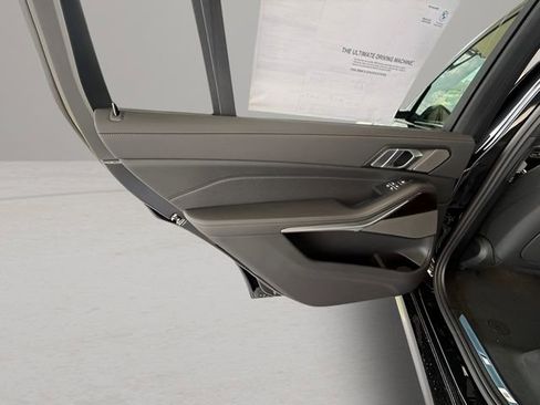 Certified 2026 BMW X7 xDrive40i w/ M Sport Package image 26