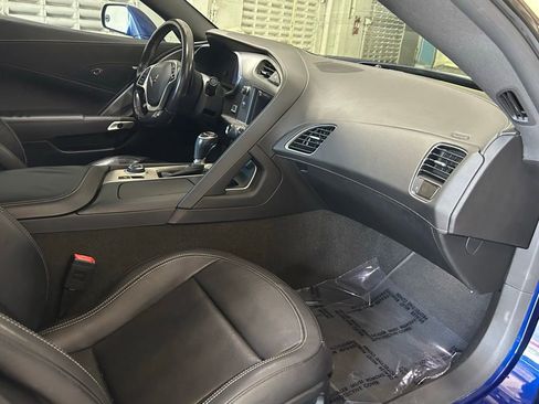 Used 2018 Chevrolet Corvette Stingray Coupe w/ Carbon Flash Badge Package RWD image 31