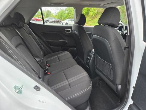 Used 2025 Hyundai Venue SEL FWD image 24