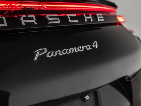 Used 2018 Porsche Panamera 4 image 14