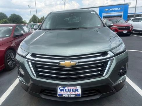 Used 2023 Chevrolet Traverse LT FWD image 2