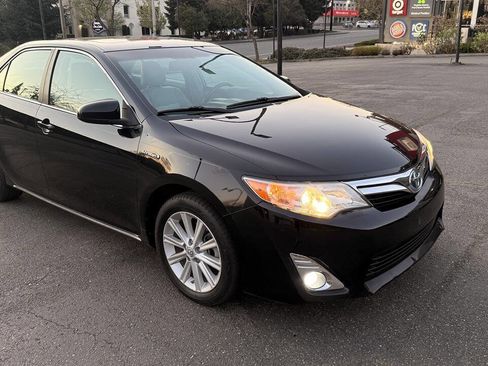 Used 2013 Toyota Camry XLE w/ Leather Pkg image 4