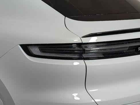 Used 2026 Porsche Cayenne Coupe image 26