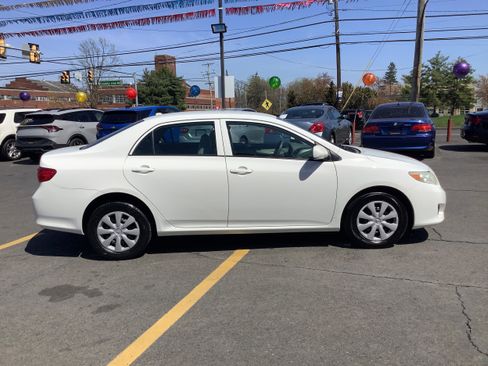 Used 2010 Toyota Corolla LE image 8