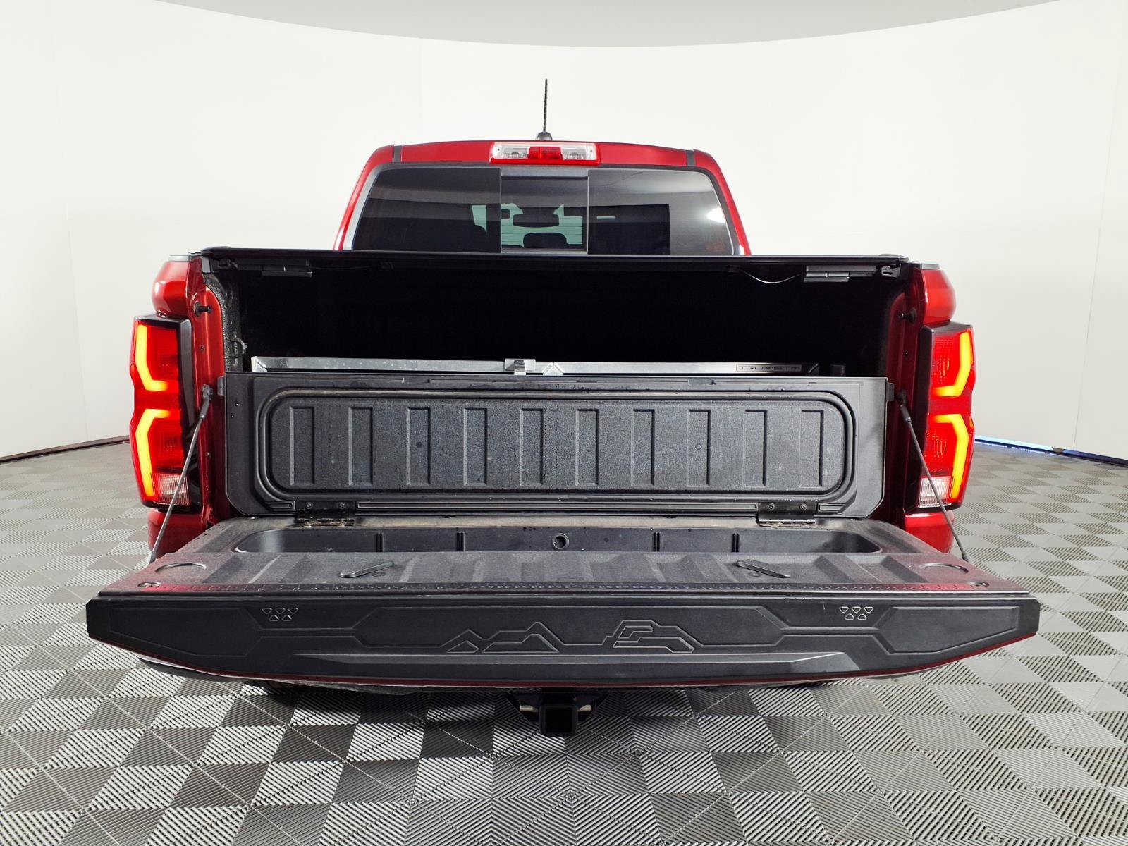 Used 2023 Chevrolet Colorado Z71 w/ Z71 Convenience Package 2 AWD/4WD image 9