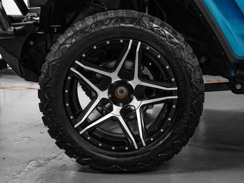 Used 2020 Jeep Wrangler Unlimited Sahara AWD/4WD image 50