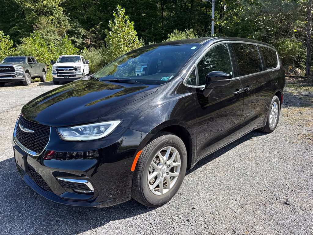 Used 2025 Chrysler Pacifica Select FWD image 3