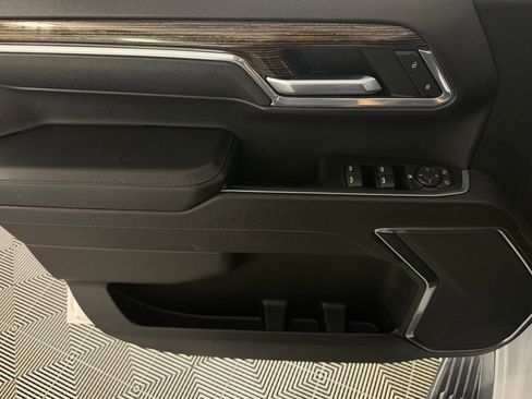 Used 2023 GMC Sierra 1500 SLE image 25