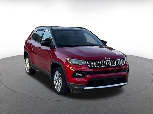 Used 2025 Jeep Compass Limited image 3