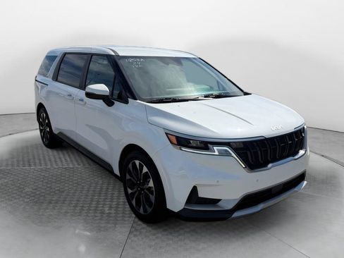 Used 2024 Kia Carnival EX FWD image 1