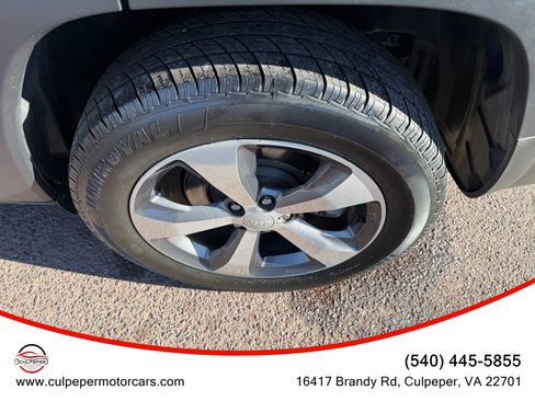 Used 2019 Jeep Cherokee Limited w/ Technology Group image 30