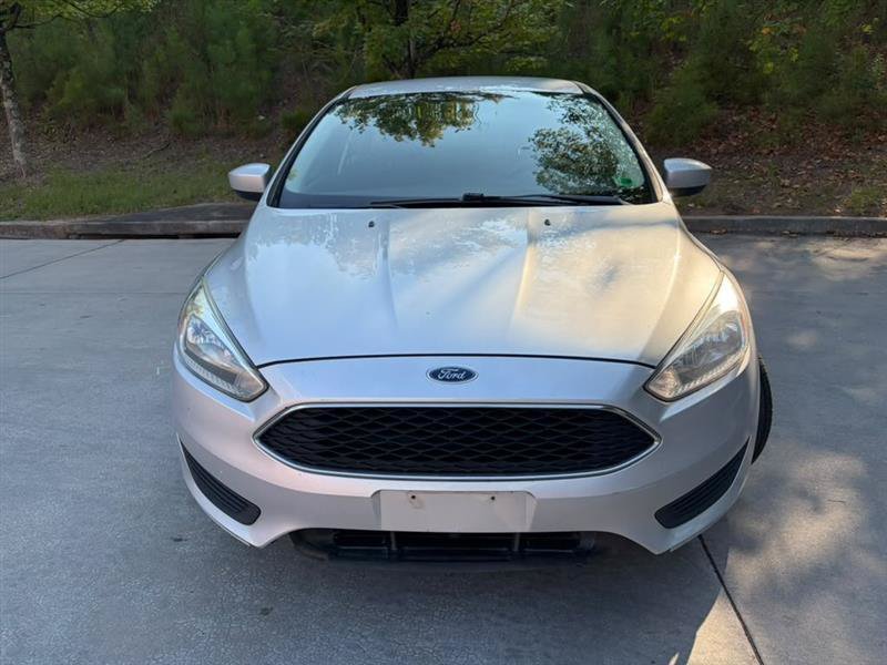 Used 2018 Ford Focus SE FWD image 2