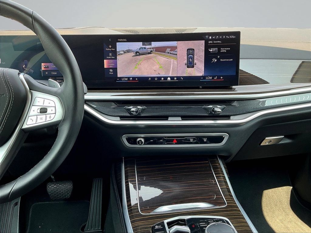 Used 2026 BMW X7 xDrive40i AWD/4WD image 11