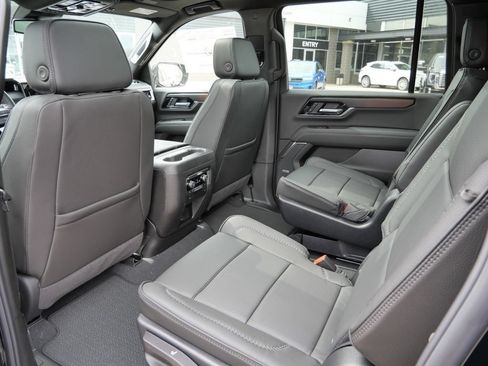New 2026 GMC Yukon XL Denali w/ Sun & Power Step Package AWD/4WD image 36