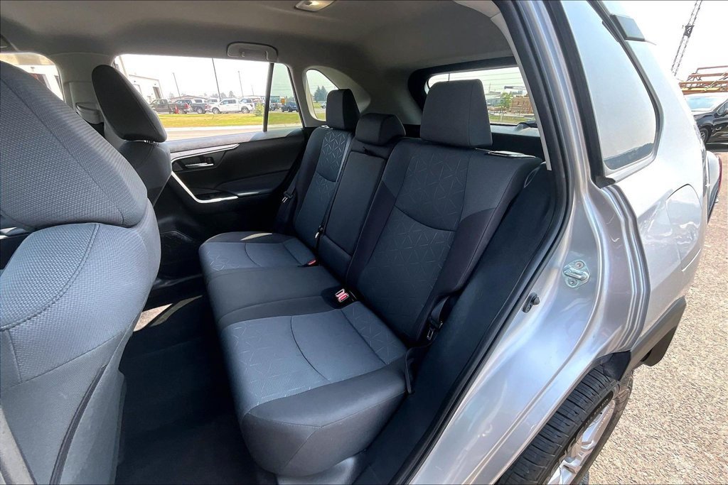 Used 2025 Toyota RAV4 XLE AWD/4WD image 26