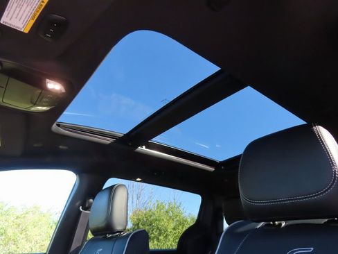 Used 2022 Chrysler Pacifica Limited w/ S Appearance Package image 5