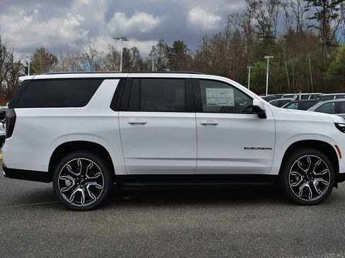 New 2026 Chevrolet Suburban RST image 6